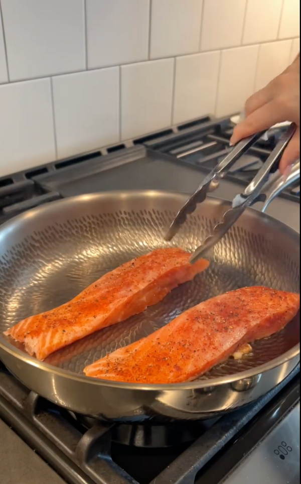 “Ya no se me pega el salmon con la sárten de Flamia”